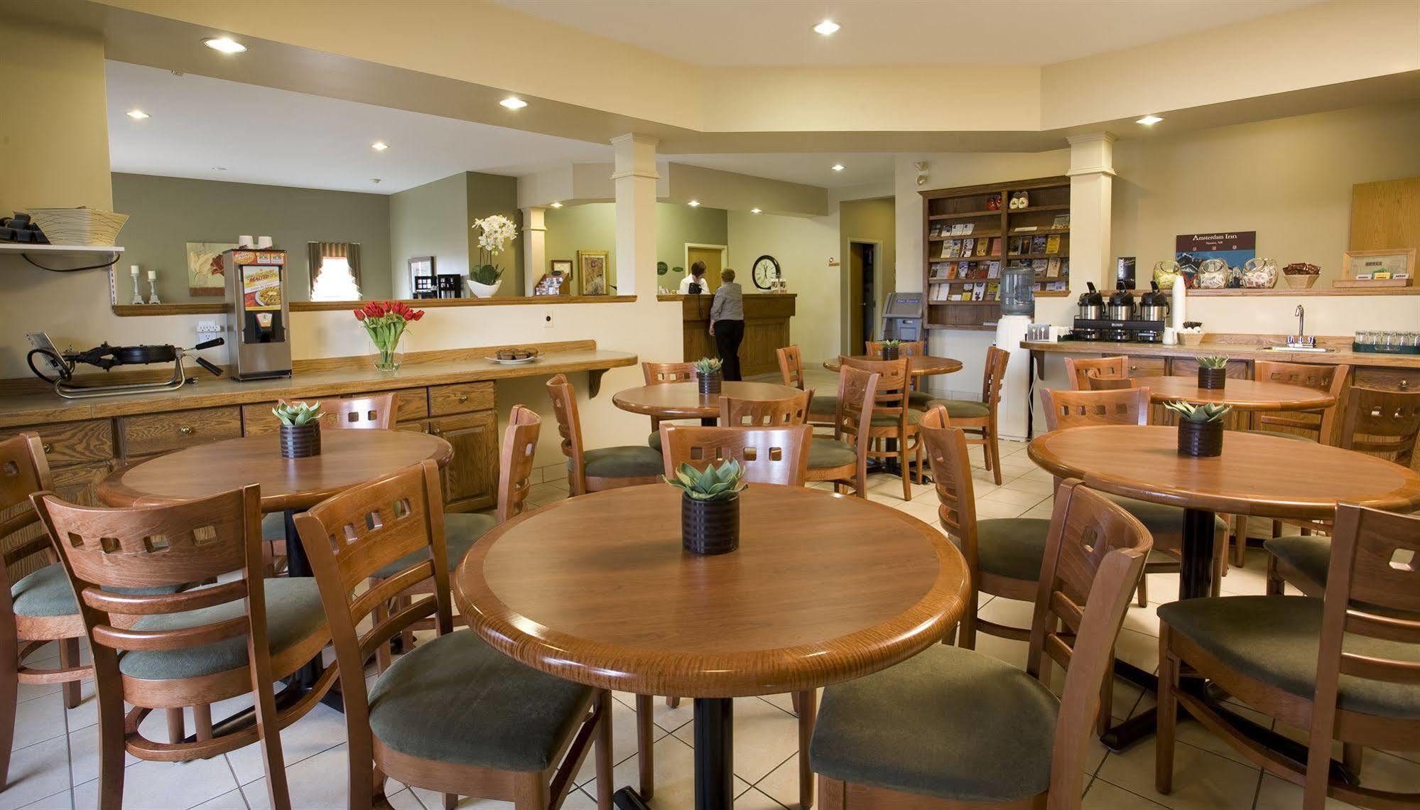 Amsterdam Inn & Suites Монктон Экстерьер фото